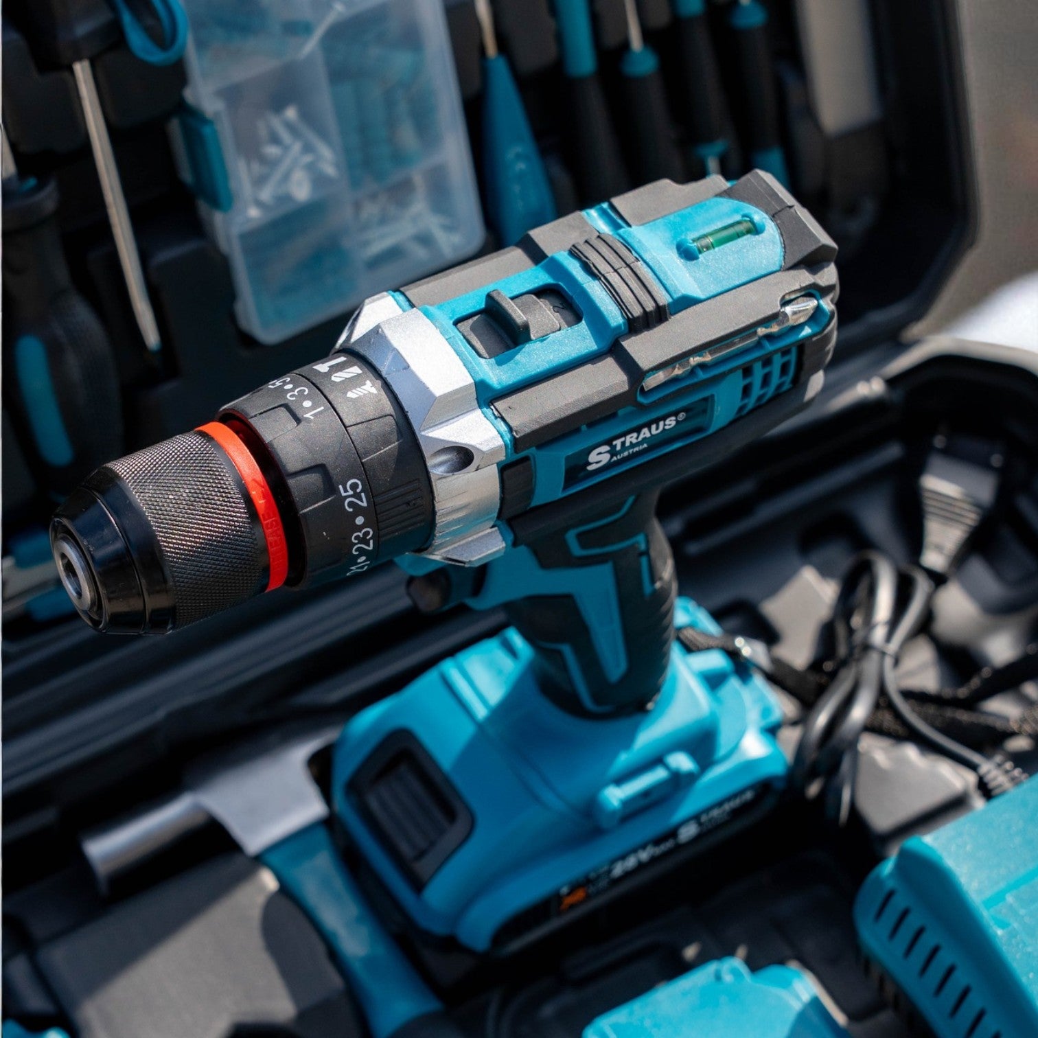 Straus Austria 28V Aku Bušilica: Udarna Snaga i Set od 100 Dijelova